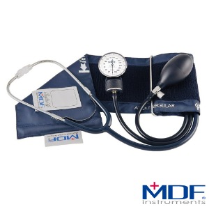 MDF USA 전문가용 수동협압계 MDF-808 아네로이드 메타혈압계 청진기 포함